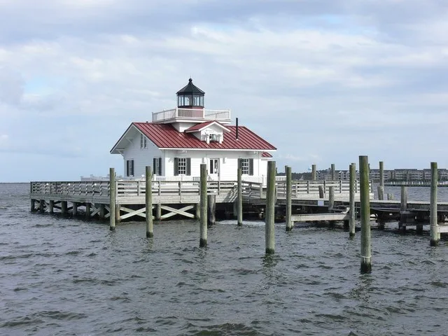 2004 replica of the original Roanoke Marshes Light , in Manteo, North Carolina.