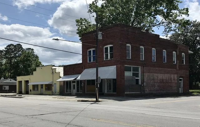 Commercial buildings in Pollocksville