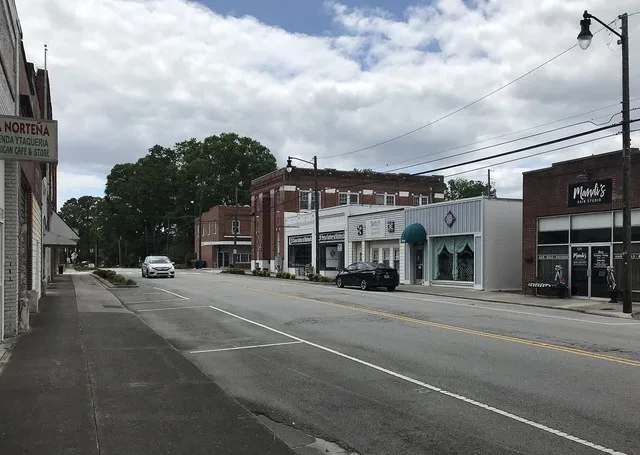 Buildings in Richlands along N Wilmington Street