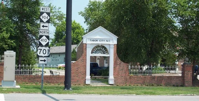 Tabor City NC Welcome Arch, June 2010