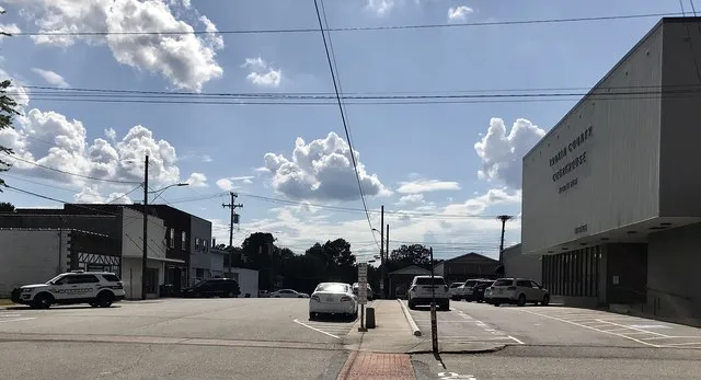 Photo of Elm Street in downtown Yadkinville, Yadkin County Courthouse on the right