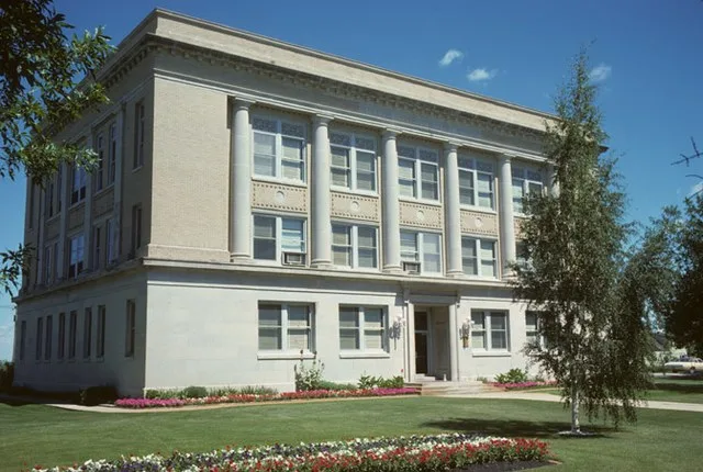 Front of the Steele County Courthouse , located along Washington Avenue in Finley , North Dakota , United States . Built in 1925, it is listed on the National Register of Historic...
