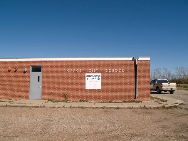 Grace City School in w:Grace City, North Dakota . From www.everydot.com .