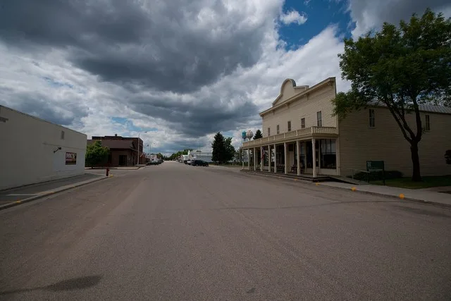 On the right is the NRHP-listed Baldwin's Arcade in Hope, North Dakota .