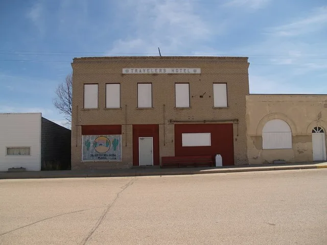 The Travelers Hotel in w:Noonan, North Dakota , which is listed on the w:National Register of Historic Places .