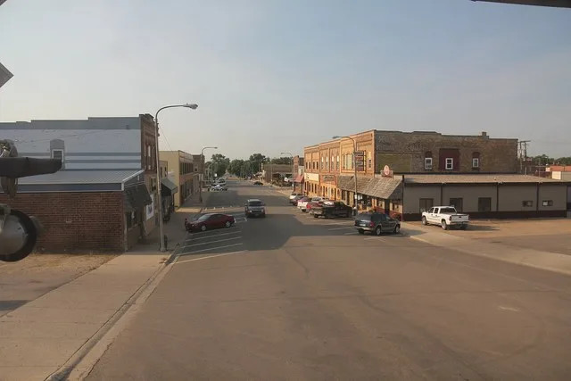 Looking north in downtown w:Rugby, North Dakota . This file was uploaded with Commonist .