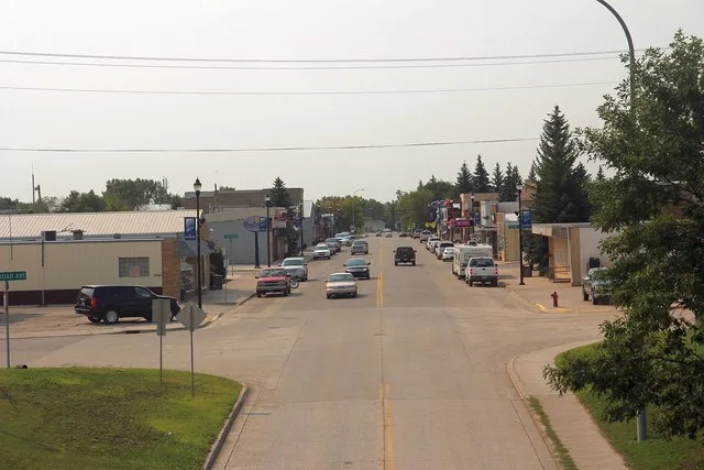 Looking north in downtown w:Stanley, North Dakota on w:North Dakota 8 . This file was uploaded with Commonist .