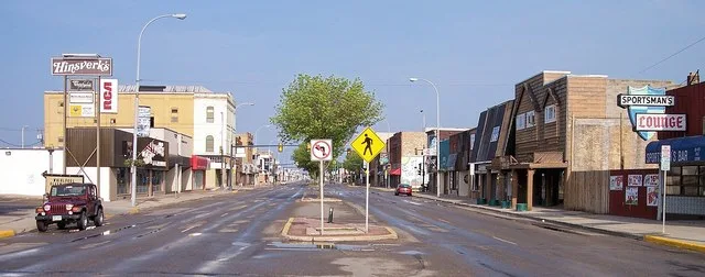 Dakota Avenue ( w:North Dakota Highway 13 ) in downtown w:Wahpeton, North Dakota