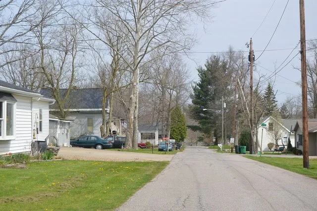 Looking north on Lake Drive from Center Road in Bailey Lakes , Ohio , United States .
