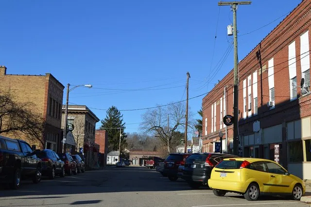 Looking west on Main Street from the Broad Street ( State Route 664 ) intersection in Bremen , Ohio , United States .