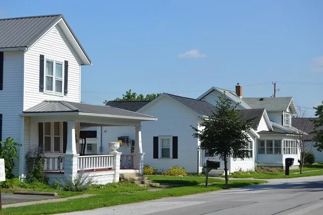 Houses on the eastern side of Main Street ( State Route 197 ) north of the Auglaize Street intersection in Buckland , Ohio , United States .
