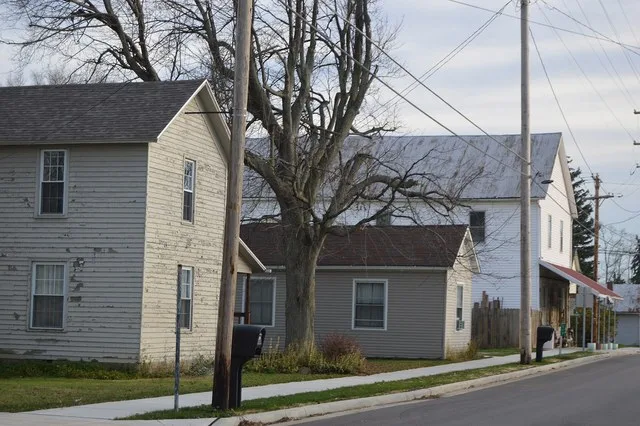 Buildings on the eastern side of Main Street ( U.S. Route 127 ) just north of the Elm Street intersection in Castine , Ohio , United States .