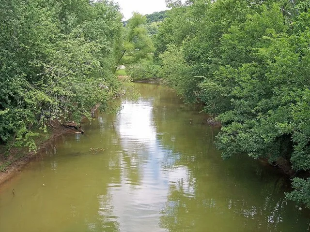 w:Symmes Creek near its mouth, as viewed upstream from a bridge on w:Ohio State Route 7 in w:Chesapeake, Ohio .
