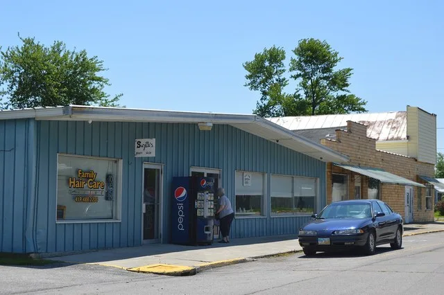 Buildings on the eastern side of Mahoning Street north of the Fourth Street intersection in Cloverdale , Ohio , United States .