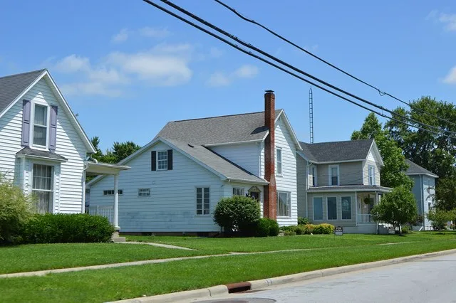 Houses on the northeastern side of Main Street, northwest of the Baxter Street intersection, in Elida , Ohio , United States .