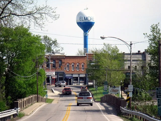 Entering w:Elmore, Ohio