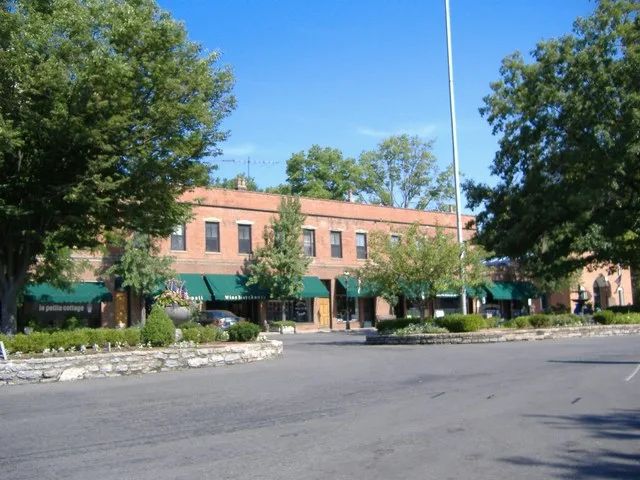 Shops in Glendale , Ohio , United States .