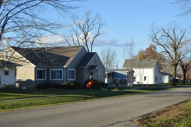 Houses on the western side of McKinley Street north of the Maple Street intersection in Haviland , Ohio , United States .