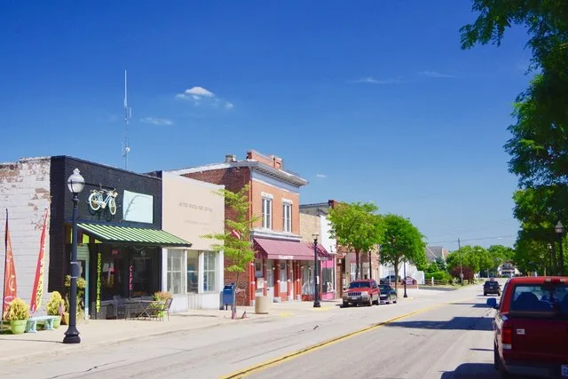View along Main Street (SR 41/SR 734) in Jeffersonville, Ohio, United States.