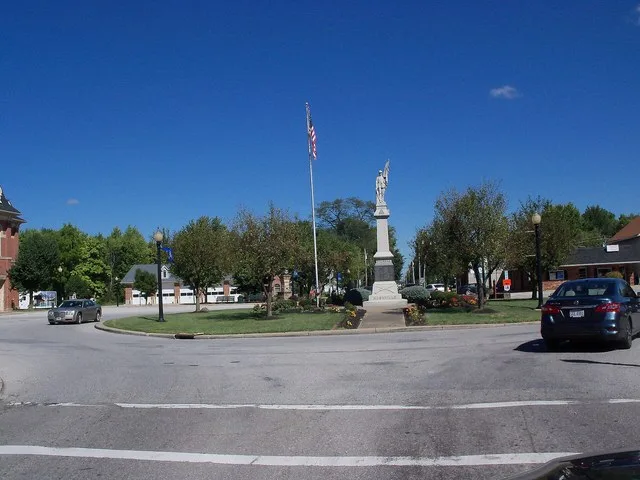 Roundabout in LaGrange, Ohio has Civil War Monument