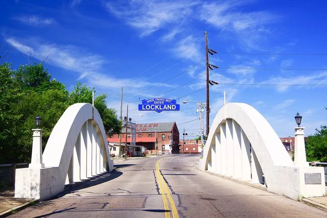 Entrance to Lockland, Ohio, United States, along the Benson Street Bowstring Bridge (at its border with Reading).