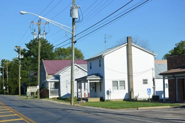 Looking east from State Route 48 toward buildings on the southern side of Maineville Road in central Maineville , Ohio , United States .