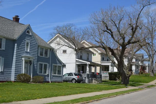 Houses on the western side of Vine Street, at the street's southern end, in Maple Heights , Ohio , United States .