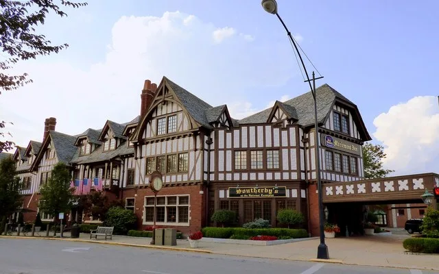 Mariemont Inn in downtown Mariemont, Ohio
