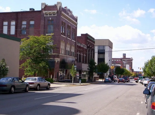 This photograph of downtown Marion, Ohio on West Center Street was taken by User OHWiki.