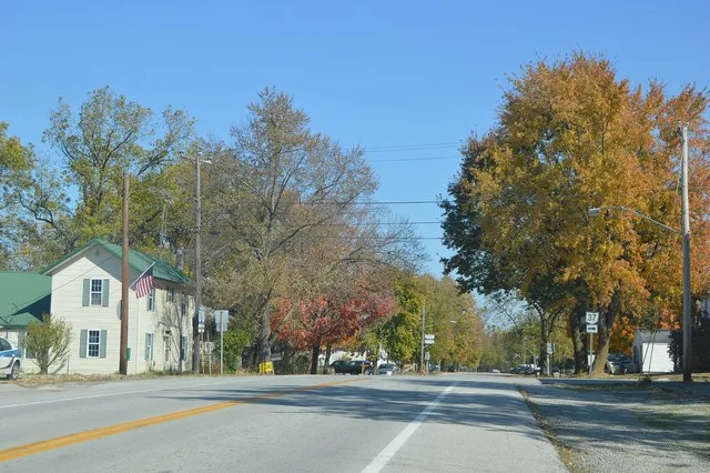 Looking eastward on Main Street ( Ohio State Route 67 ) toward the Center Street ( State Route 37 ) intersection in Marseilles , Ohio , United States .