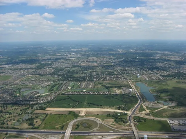 Aerial view of Mason , a city in Warren County , Ohio , United States . Interstate 75 is visible along the bottom of the picture; its major interchange in the middle is the easter...
