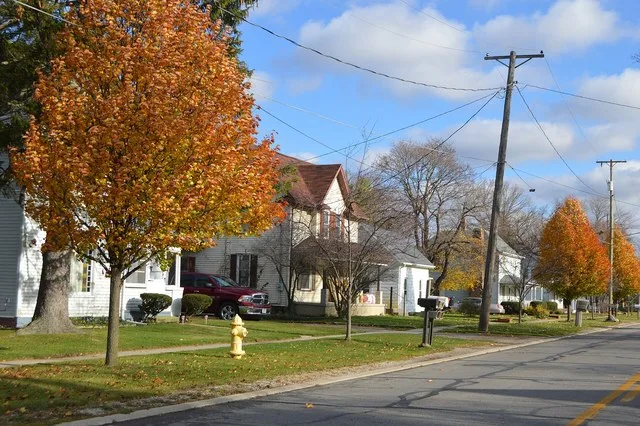 Houses at the western end of the northern side of Maple Street ( State Route 64 ) in Metamora , Ohio , United States .
