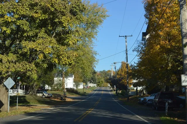 Looking eastward on Maine Street ( State Route 603 ) from the Alabama Street intersection in Mifflin , Ohio , United States .