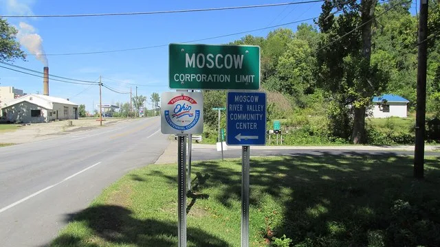 Moscow corporation limit sign.