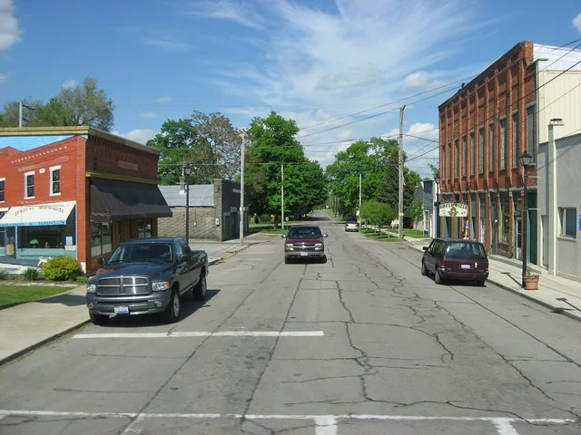 Downtown Mount Victory , Ohio , United States . Picture taken facing eastward along Taylor Street from a northbound Greyhound bus travelling along Main Street ( State Route 31 ).