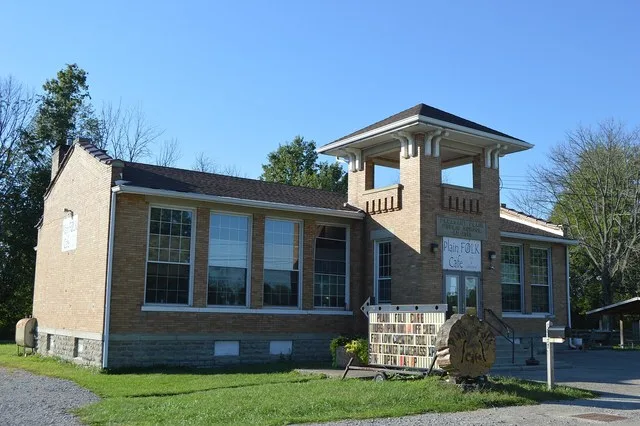 Front and southern side of the former Pleasant Plain school (now a restaurant), located at 10177 Main Street ( State Route 132 ) in Pleasant Plain , Ohio , United States .