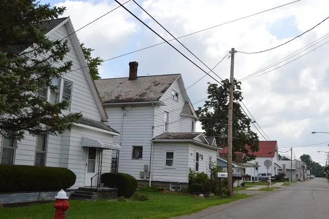 Houses on the northern side of Columbus Street at the Walnut Street intersection in Pleasantville , Ohio , United States .