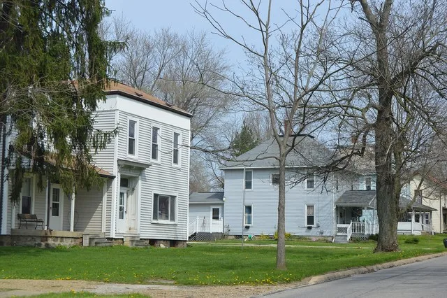 Houses on the western side of S. Main Street ( U.S. Route 250 ) in Savannah , Ohio , United States .