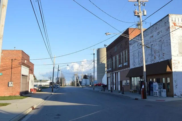 Looking eastward on Blaine Street from near the Grand Street intersection in Haviland , Ohio , United States . Blaine marks the boundary between Paulding (left) and Van Wert (righ...