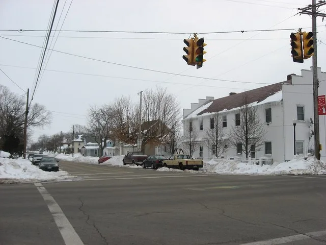 Looking east along Main Street (the old National Road ) from the Urbana Street ( State Route 54 ) intersection in central South Vienna , Ohio , United States .