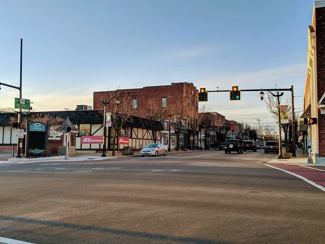 Photo of intersection of Monroe Street and Main Street, in downtown Sylvania, Ohio.