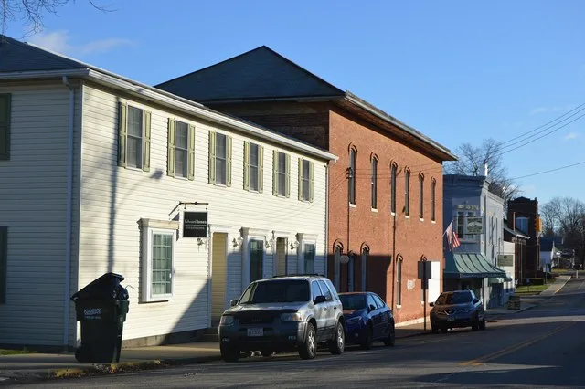 Commercial buildings on the northern side of Columbus Street ( State Route 204 ) at the Main Street intersection in Thornville , Ohio , United States .