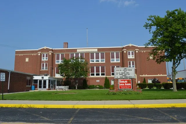 Front of Vanlue High School , located at 301 S. East Street ( State Route 330 ) in Vanlue , Ohio , United States .