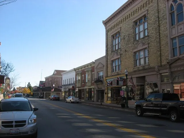 Buildings on the southern side of the 100 block of East Main Street ( State Route 47 ) in downtown Versailles , Ohio , United States .