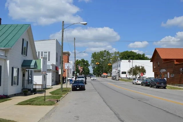 Looking northward on Marion Street ( State Route 47 ) toward the Main Street intersection in Waldo , Ohio , United States .