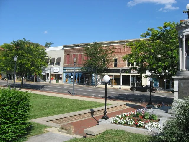 Buildings on the southern side of Court Street (U.S. Routes 22 / 62 and State Route 41 ) in downtown Washington Court House , Ohio , United States , across the street from the Fay...