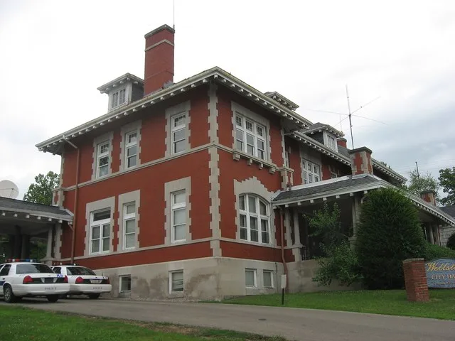 Front of the Morgan Mansion , located on the northeastern corner of the junction of Broadway (State Routes 327 / Ohio State Route 788/788 ) and Pennsylvania Avenue ( State Route 6...
