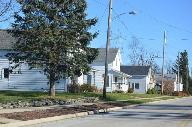 Houses on the northern side of the first block of E. Jackson Street in Wren , Ohio , United States .