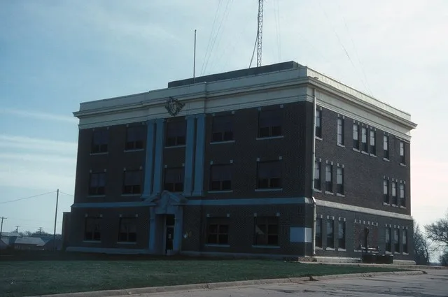 1927 CLASSICAL REVIVAL AND PLAINS COMMERCIAL STYLES