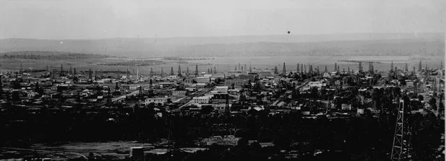 Cleveland. The City of Oil Derricks. Panoramic view of an Oklahoma Territory town a year after the discovery of oil there. By Dick Man, 1905.